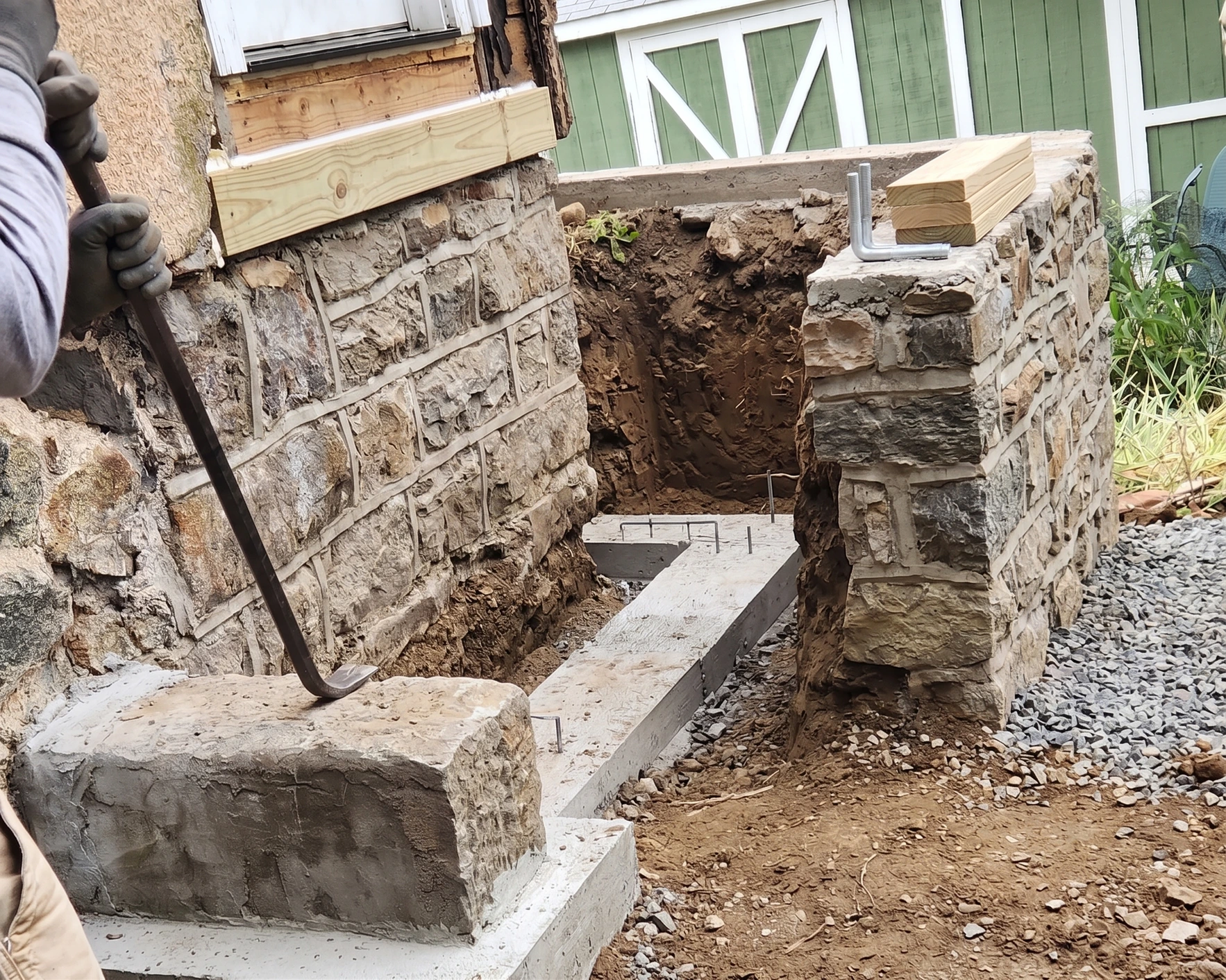 Mortar repointing on masonry