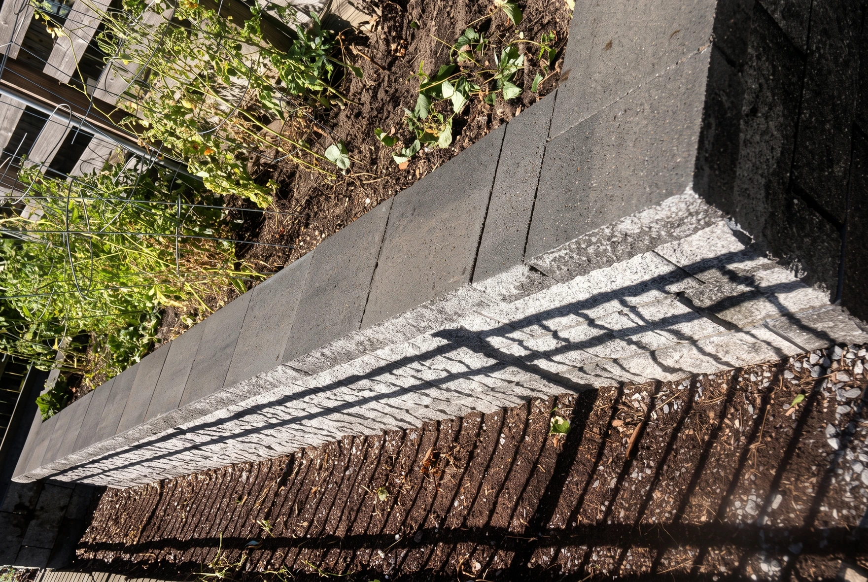 Retaining wall masonry