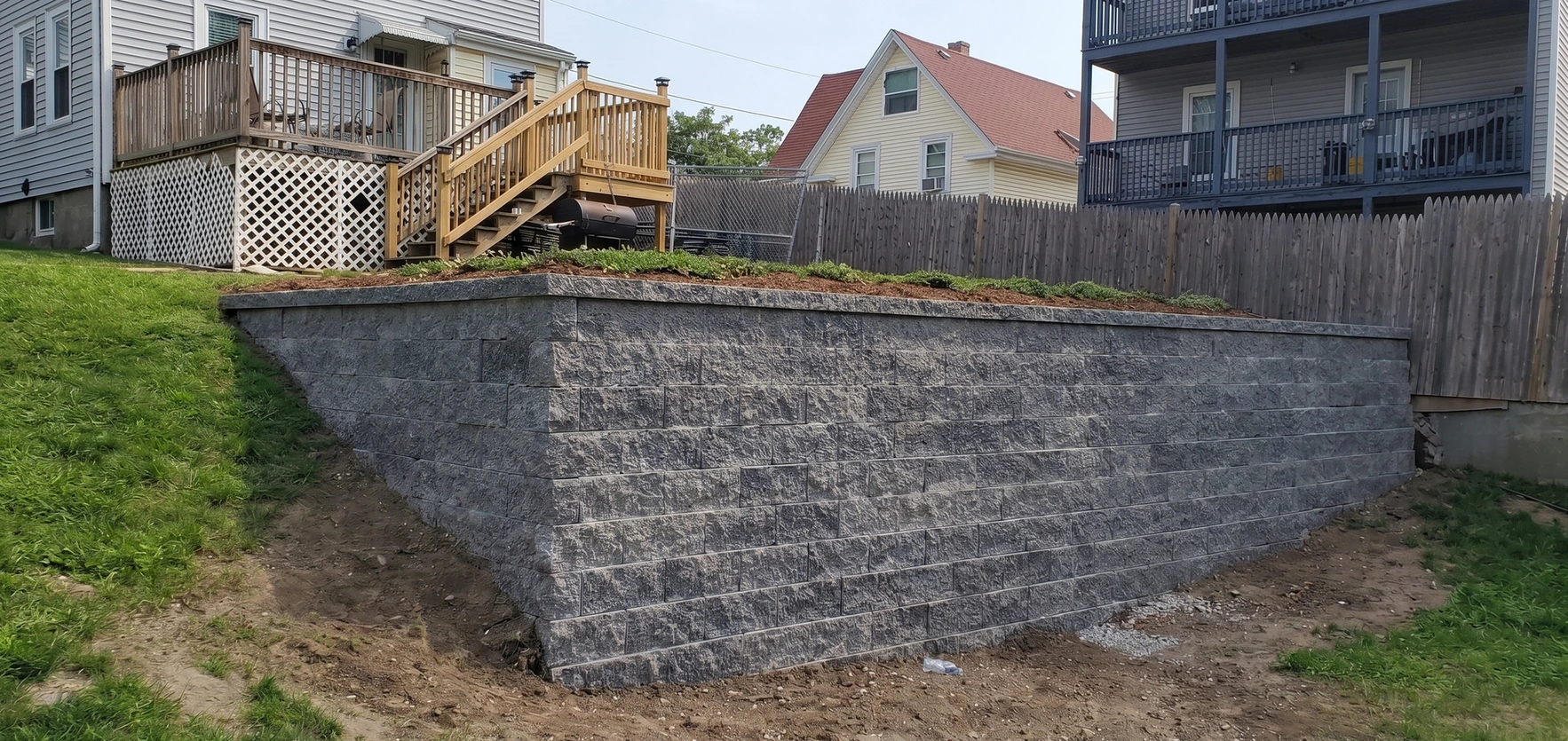 Stone retaining wall